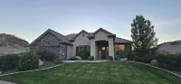 Stay at ZION ESCAPE LaVerkin! PRIVATE HOME with PRIVATE POOL and HOT TUB!