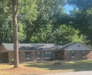 Comfy 3-bedroom house, 5 mins from Airport and 7 mins from Graceland Hotel in zona Graceland