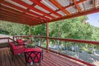Clink on the Creek- Creekside DT Belton- Pet Friendly