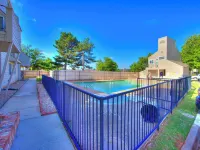 Quiet Modern Heavenly Paradise Love and Balcony + Free Coffee near Lake Hefner