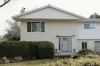 Spacious 5-bedroom house in enchanting Hillsboro Hotels near Walgreens