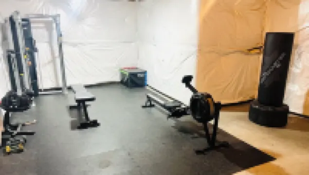 Spacious and clean 4-bedroom townhome in Urbandale with fitness room, WiFi