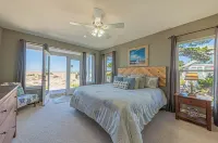 CORAL SUNSETS & SHIMMERING DEEP BLUE OCEAN VIEWS..  LASTING MEMORIES MADE HERE!!