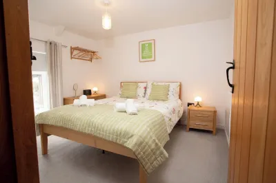 Lovely 3-Bed Cottage in the Quiet Hamlet of Horeb Các khách sạn gần Parc Howard