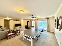 Beautiful, peaceful lakefront home on Loch Lomond!