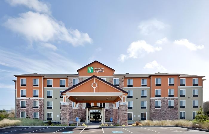 Holiday Inn Express & Suites NEWPORT by IHG