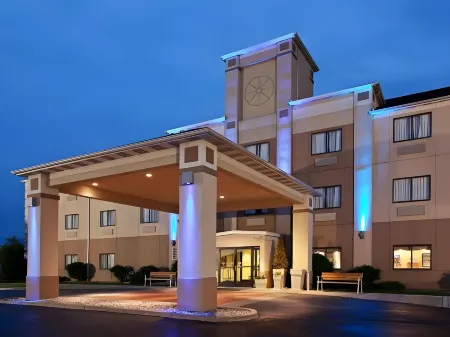 Holiday Inn Express Adrian Отели в г. Ленауи Каунти