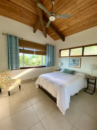 Epic Location!  Short Stroll to iconic beaches to surf and snorkel. Отели в г. Пупекея