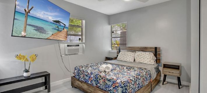 Spacious studio, 2 blks walk to Ave, close to beach, pets allowed, free parking Hotels in Delray Beach