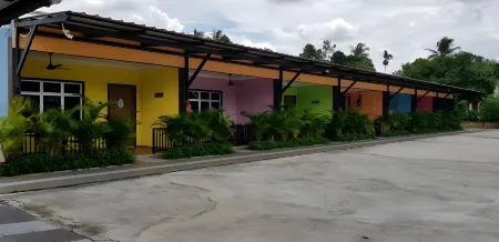 Penawar Inn Отели рядом с достопримечательностью «Самнак Раттанарам»