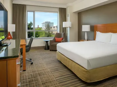 Hilton Vancouver Washington Hotel dekat Vancouver National Historic Reserve