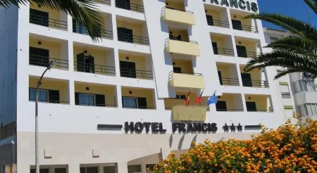 Hotel Francis Отели в г. Кинтуш
