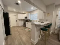 Beautiful Little Havana Home with Pool. Near airport, beaches and night life