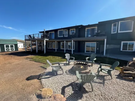6 bedroom sleeps 22, Hot tub, and gorgeous view of Bear Lake, lots of amenities