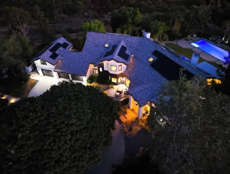 TheFarmHouz/LuXury/Modern/1.2ac/Central/TeNNiS/+2CaSitas