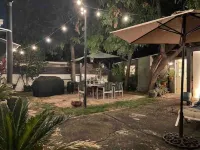Bright Comfortable Home in Van Nuys Leyna's Nails 주변 호텔