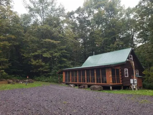 Escape to a Cozy Cabin Loft: Secluded and Serene