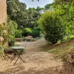 Charming apartment in a Provencal country house, private beach, riverside