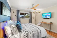 ~The Hummingbird House~  Sauna, Two King Beds, Mountain Views!