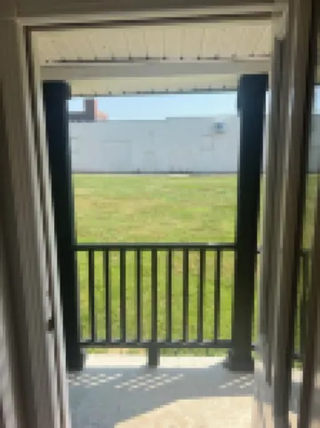 Charming 2-bedroom house in wonderful Portsmouth with AC, WiFi Hotels in Scioto County