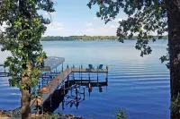 New Rental!!! Sunny Waters Escape on East Lake Private Dock- Sleeps 10