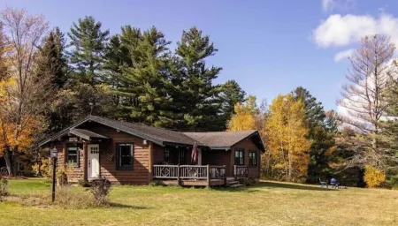 Tamarack Cottage Welcomes You ! STR # 200283