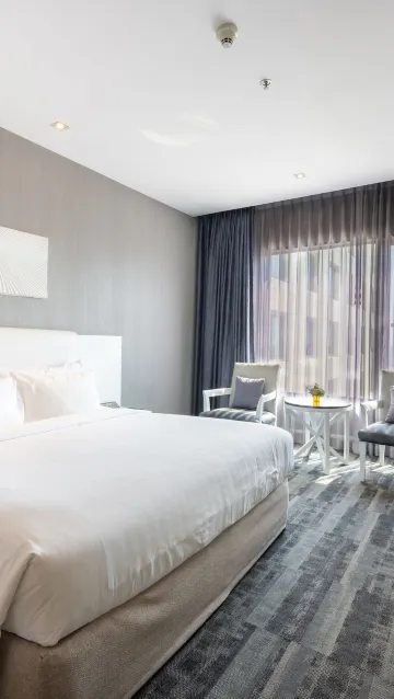 ห้องดีลักซ์ เตียงใหญ่ 1 เตียง