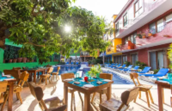 Casa Lotería -Pueblito Sayulita- Colorful, Family and Relax Experience with Private Parking and Pool