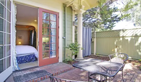 Inn at Depot Hill Отели в г. Сокел