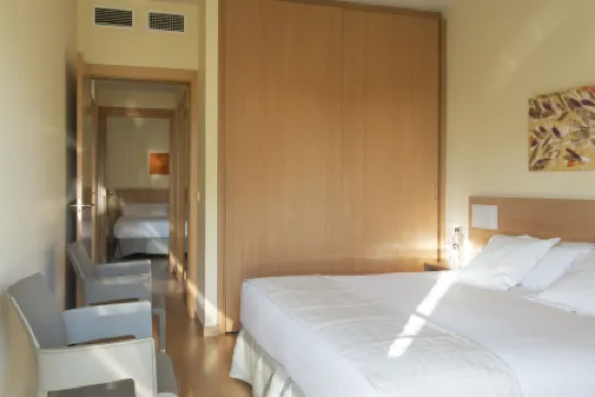 Apartamentos Aura Park Fira BCN Отели в г. Оспиталет-де-Льобрегат