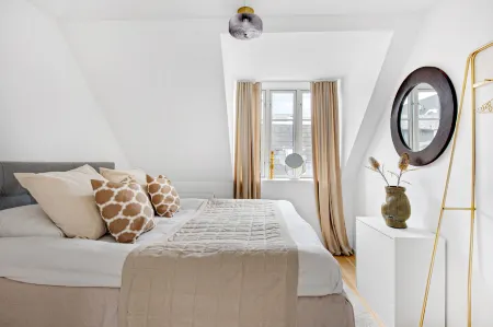 Sanders Regent - Adorable One-Bedroom Apartment Near Central Square Отели рядом с достопримечательностью «Памятник Хансу Кристиану Андерсену»