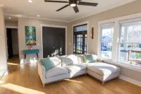 Modern Farmhouse Style, 4-bedroom home, downtown Durham, large private yard