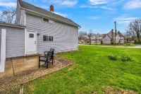 New! Renovated 1BR w/ King: Modern Comfort Hotels near Walgreens