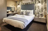 ذا لايف بوت فنادق في 