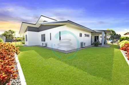 Zenhouse Vista Elegant 5-Br Coastal Haven