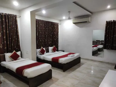 Hotel Luxura Hotels in der Nähe von TIRUAPATI NAGAR COMMON PLOT