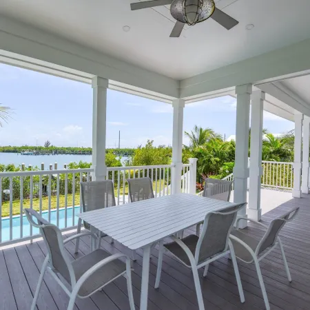 Springtide House by Brightwild Waterfront Pool