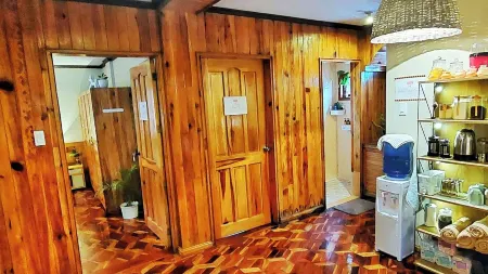Room in Guest room - Guest Room 2B Transient Baguio Wifi Parking Отели в г. Туба