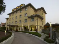 Virginia Palace Hotel Các khách sạn gần Oratorio Regina Pacis