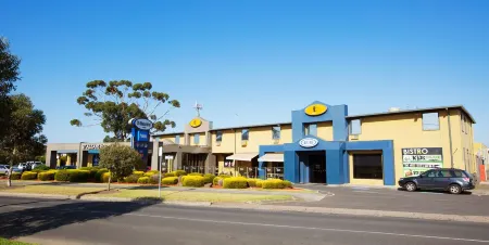 Nightcap at St Albans Hotel Отели в г. Cobblebank