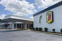 Super 8 by Wyndham Riverside Al Hotels in Pell City