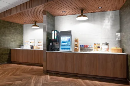 Fairfield Inn & Suites Somerset Отели рядом с достопримечательностью «Battleship Cove»