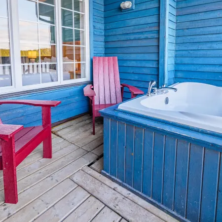 Waters Edge Shoreside Suites