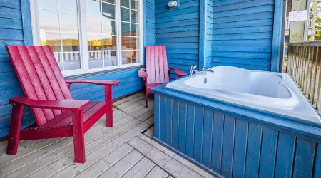 Waters Edge Shoreside Suites