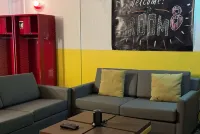 Super 8 by Wyndham Bloomington/Airport - Gym