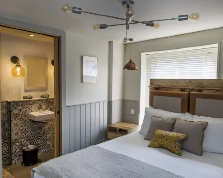 Royal Oak Hotels in Dover