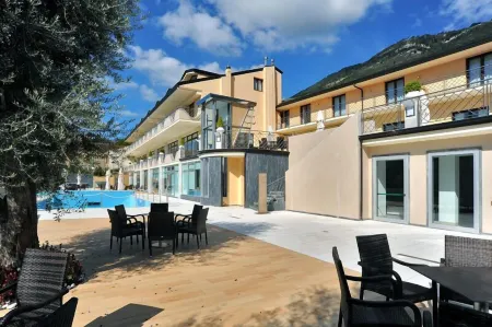 Vea Resort Hotel Отели в г. Солофра