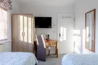 Apple House Wembley Twin Room Shared Bathroom Hotel a Edgware