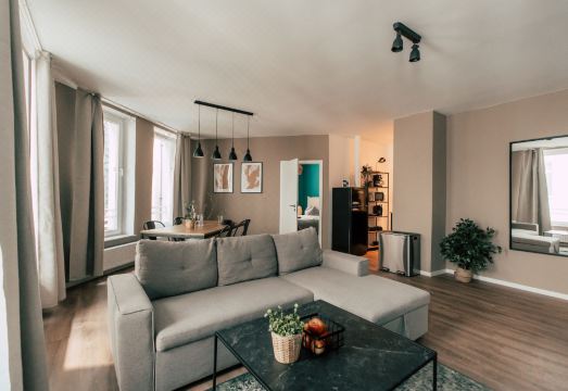 1. 루가 홈즈 - ..