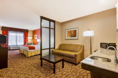 Holiday Inn Express & Suites Alpine Southeast